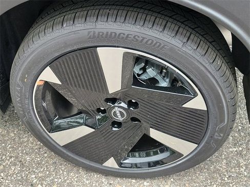 New 2025 Nissan Kicks SR image 25