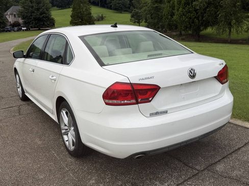 Used 2015 Volkswagen Passat TDI SE FWD image 4
