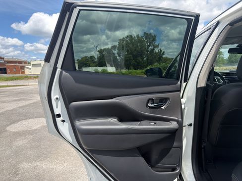 Certified 2024 Nissan Murano SV w/ SV Midnight Edition Package FWD image 12