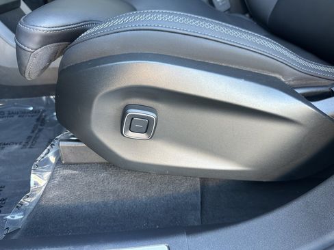 Used 2025 Volvo EX90 Plus AWD/4WD image 28