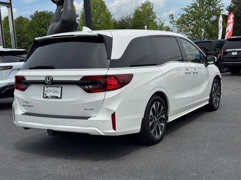 Used 2026 Honda Odyssey Elite image 3