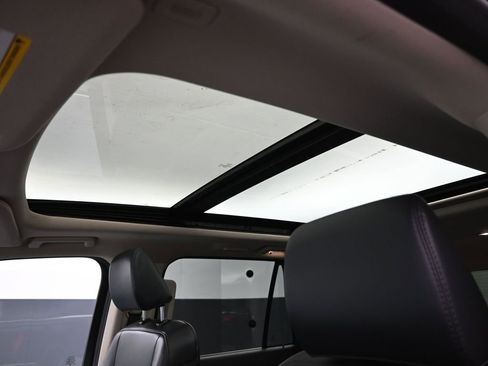 Used 2023 Ford Expedition XLT image 19