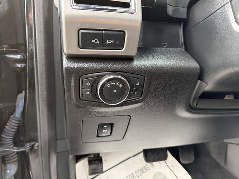 Used 2016 Ford F150 Platinum w/ Equipment Group 701A Luxury image 17