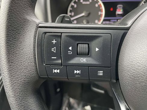 Used 2024 Nissan Rogue SV image 31