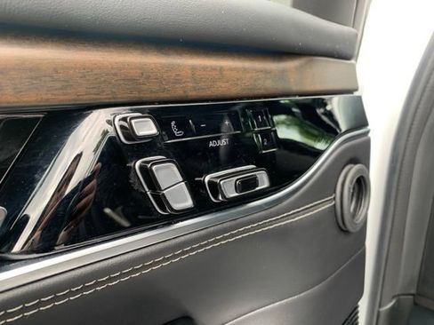 Used 2022 Jeep Grand Wagoneer Series I w/ Flexible Seating Group AWD/4WD image 14
