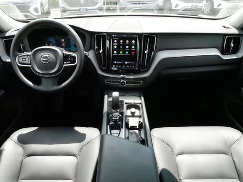 Used 2025 Volvo XC60 B5 Plus AWD/4WD image 10