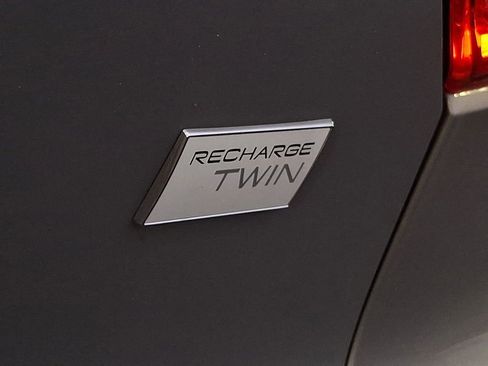 Used 2023 Volvo XC40 Recharge Ultimate image 29