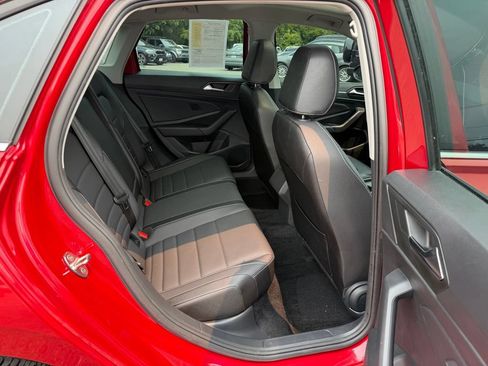 Used 2022 Volkswagen Jetta SE w/ Panoramic Sunroof Package FWD image 12