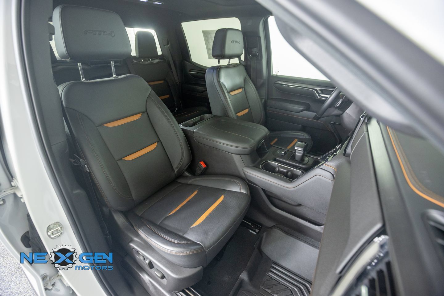 Used 2024 GMC Sierra 1500 AT4 w/ Technology Package AWD/4WD image 10