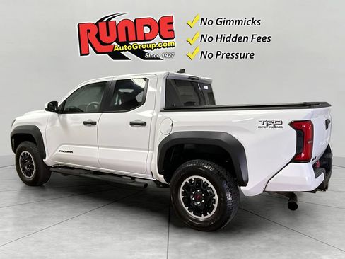Used 2024 Toyota Tacoma TRD Off-Road AWD/4WD image 4