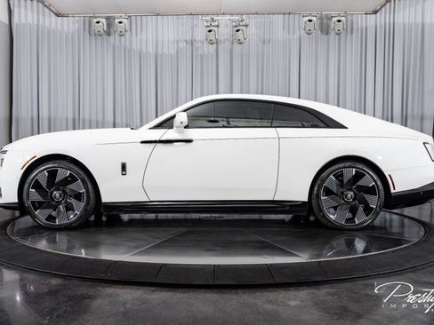 Used 2024 Rolls-Royce Spectre w/ Spectre Launch Package image 10