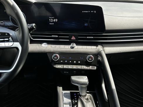 Used 2023 Hyundai Elantra Limited FWD image 18