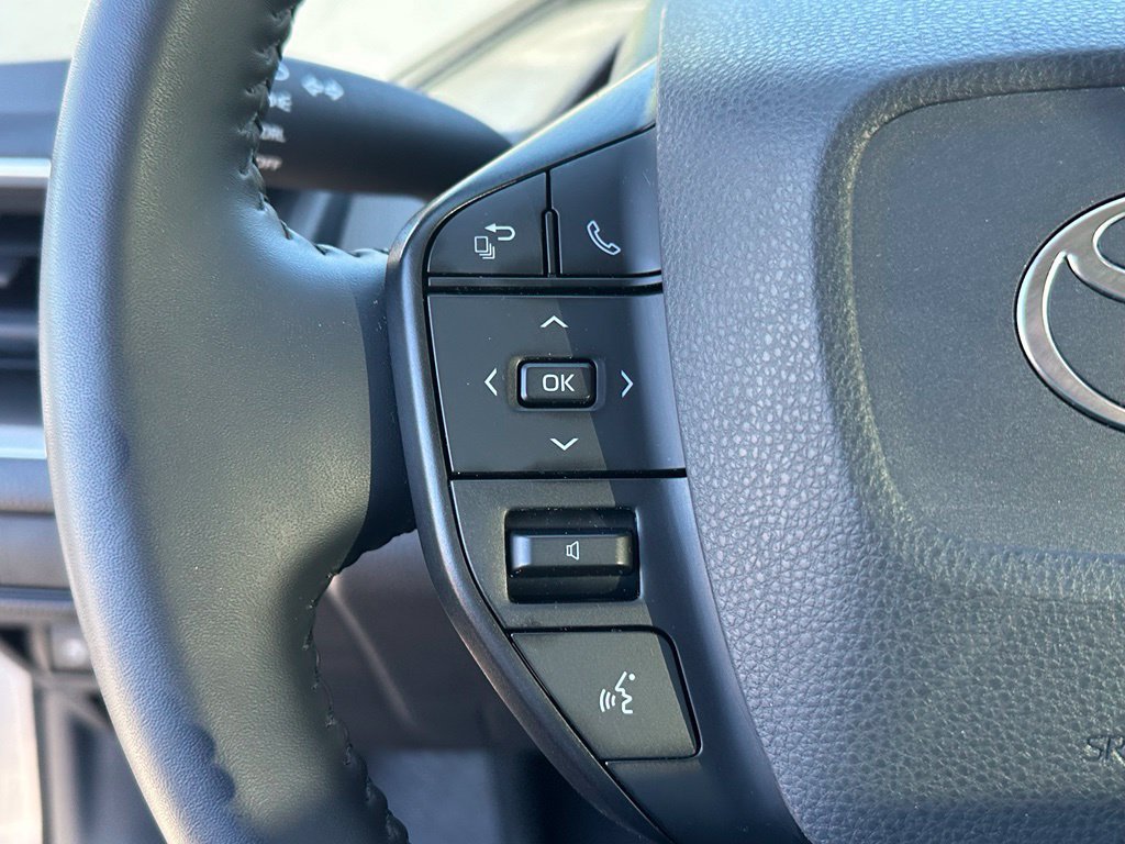 Used 2025 Toyota Prius LE FWD image 28