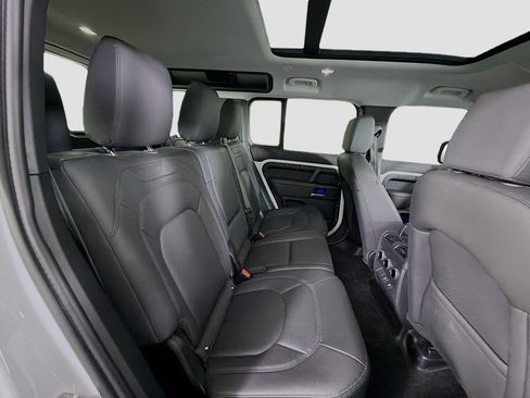 Used 2025 Land Rover Defender 110 S image 30