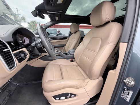 Used 2019 Porsche Cayenne S AWD/4WD image 13