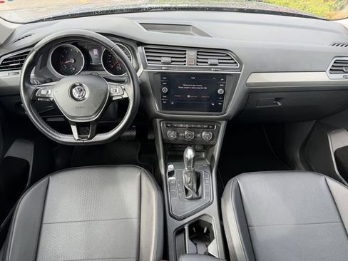 Used 2019 Volkswagen Tiguan SE w/ Panoramic Sunroof Package FWD image 9