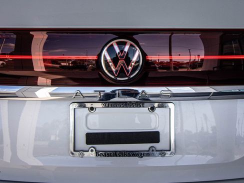 Used 2024 Volkswagen Atlas SEL Premium R-Line image 20