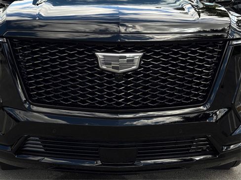 New 2026 Cadillac Escalade ESV Platinum Sport w/ LPO, ONYX Package image 15