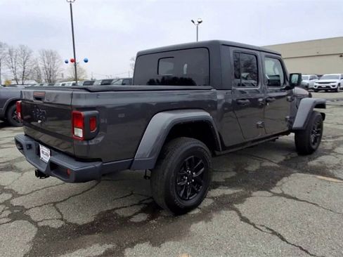Certified 2022 Jeep Gladiator Sport image 8