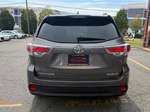 Used 2015 Toyota Highlander XLE AWD/4WD image 10