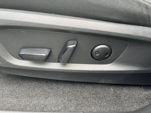 Used 2025 Nissan Pathfinder SV FWD image 22