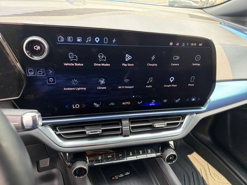 Certified 2025 Chevrolet Equinox EV LT w/ Convenience Package FWD image 20