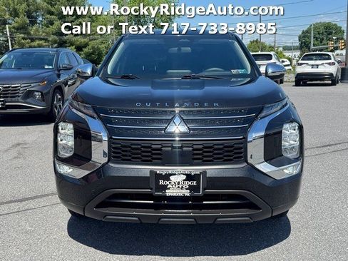 Used 2024 Mitsubishi Outlander ES AWD/4WD image 2