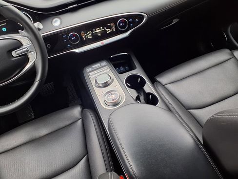 Used 2025 Genesis GV70 2.5T image 40