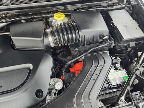 Used 2024 Chrysler Pacifica Touring-L image 17