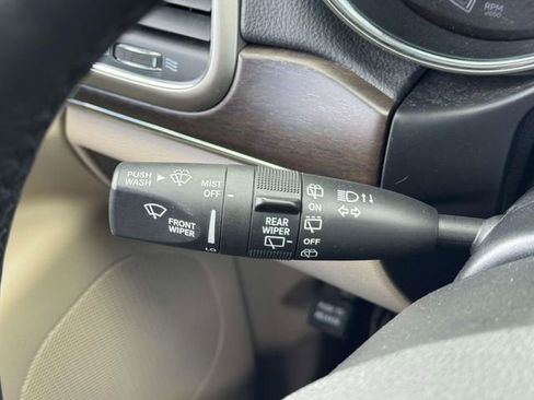 Used 2017 Jeep Grand Cherokee Limited image 27