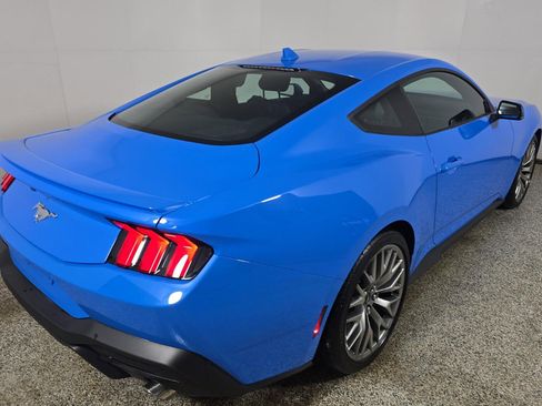Used 2025 Ford Mustang Premium image 5