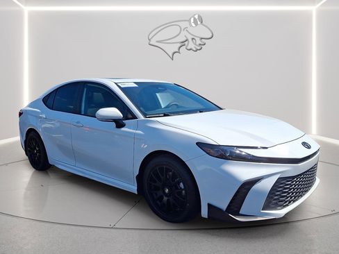 Used 2025 Toyota Camry SE w/ Convenience Package FWD image 6