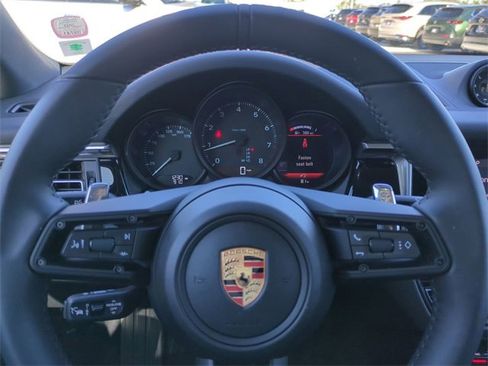 Used 2025 Porsche Macan image 32