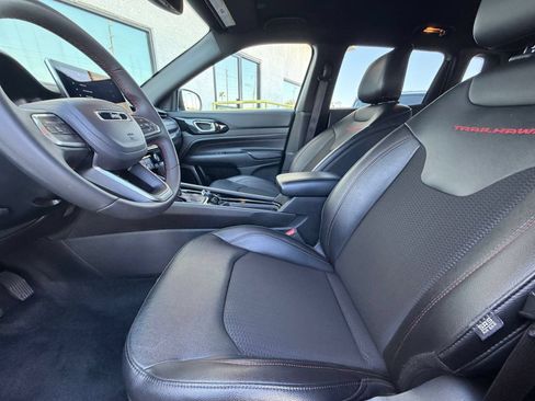 Used 2025 Jeep Compass Trailhawk AWD/4WD image 25