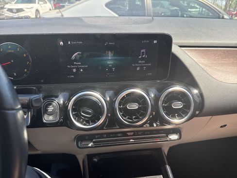 Used 2022 Mercedes-Benz GLA 250 4MATIC w/ Premium Package image 9