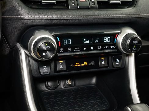 Used 2023 Toyota RAV4 XLE Premium image 19