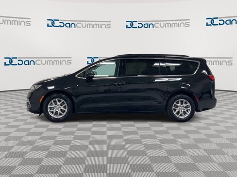 Used 2022 Chrysler Pacifica Touring-L FWD image 5