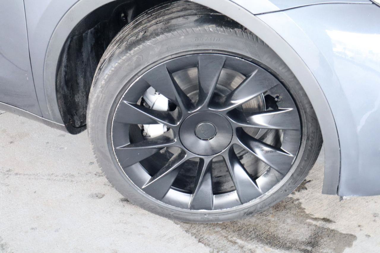 Used 2023 Tesla Model Y Long Range AWD/4WD image 3