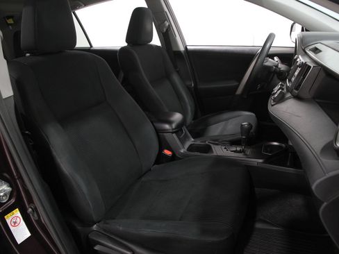 Used 2018 Toyota RAV4 LE image 15