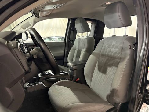 Used 2018 Toyota Tacoma SR image 4