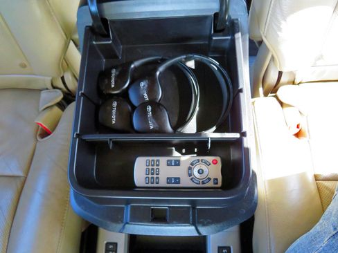 Used 2016 Toyota Sequoia Platinum image 30