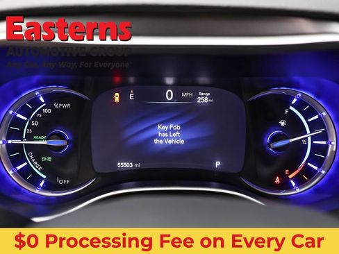 Used 2023 Chrysler Pacifica Touring-L FWD image 17