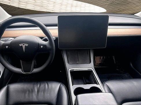 Used 2021 Tesla Model 3 Standard Range Plus image 15