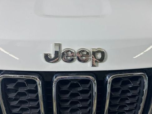 Used 2018 Jeep Grand Cherokee Limited AWD/4WD image 9