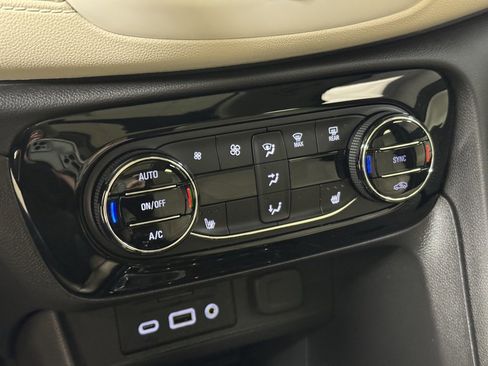 Used 2020 Buick Encore GX Essence w/ Experience Buick Package image 16