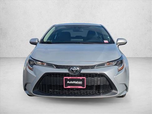 Used 2022 Toyota Corolla LE image 2