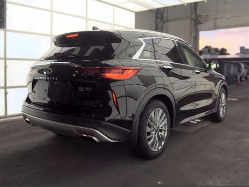 Used 2023 INFINITI QX50 Luxe FWD image 2
