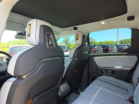Used 2022 Rivian R1T Adventure AWD/4WD image 23