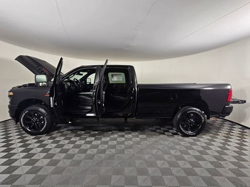 New 2026 RAM 2500 Laramie AWD/4WD image 17