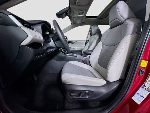 Certified 2022 Toyota RAV4 XLE Premium AWD/4WD image 18